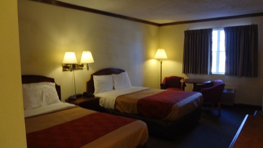 Econo Lodge Colonial Вильямсбург Экстерьер фото
