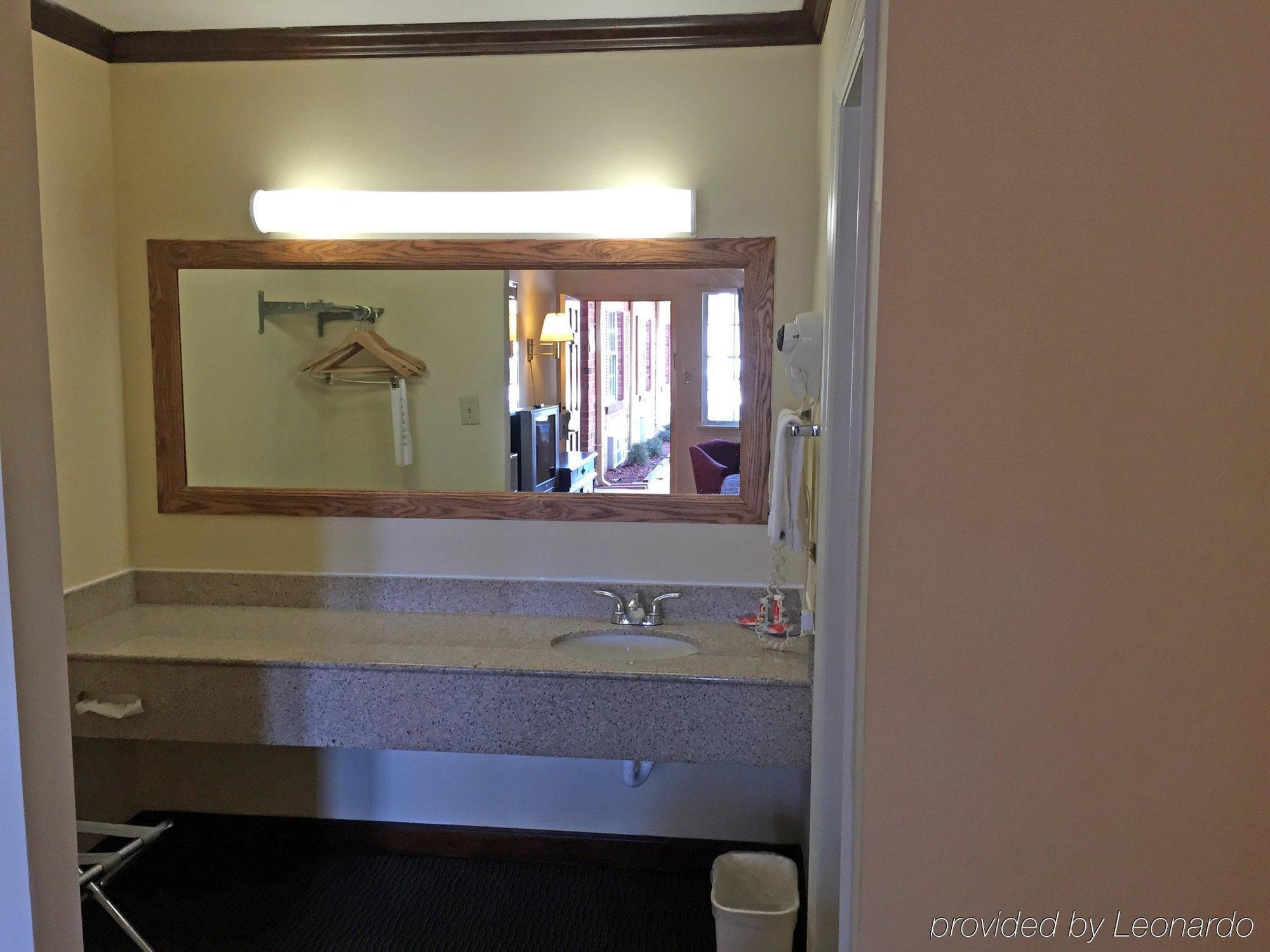 Econo Lodge Colonial Вильямсбург Экстерьер фото