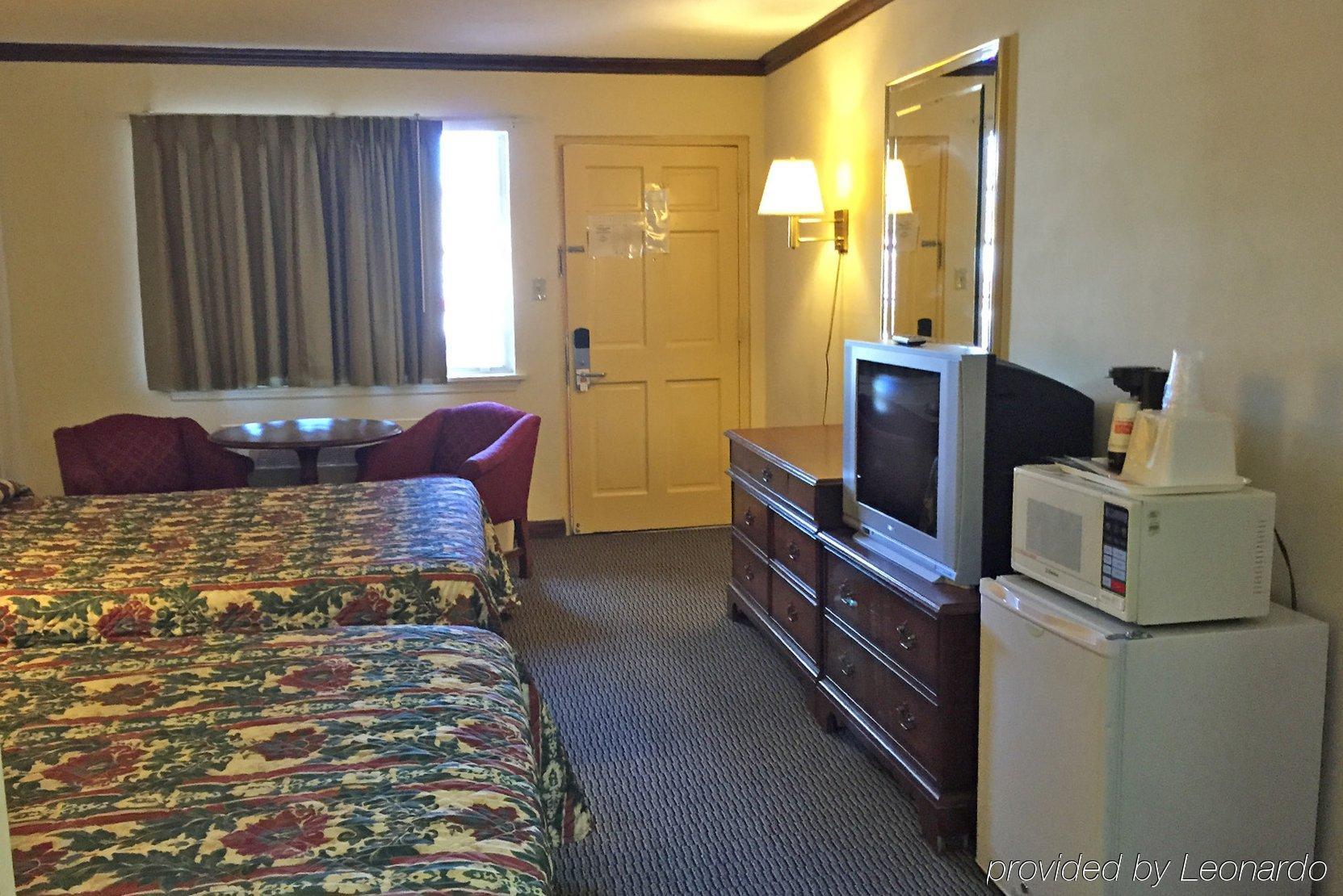 Econo Lodge Colonial Вильямсбург Экстерьер фото