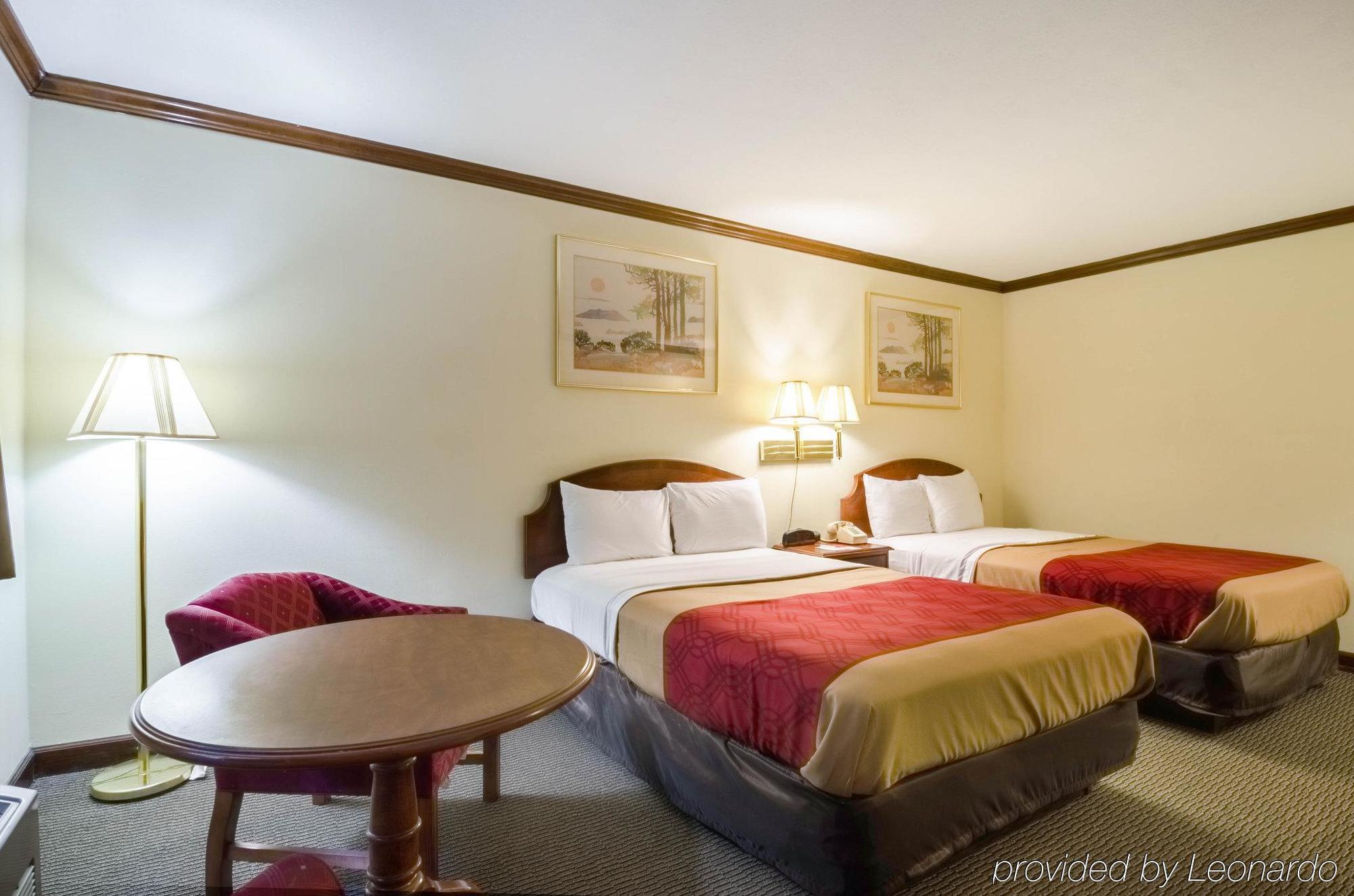 Econo Lodge Colonial Вильямсбург Экстерьер фото