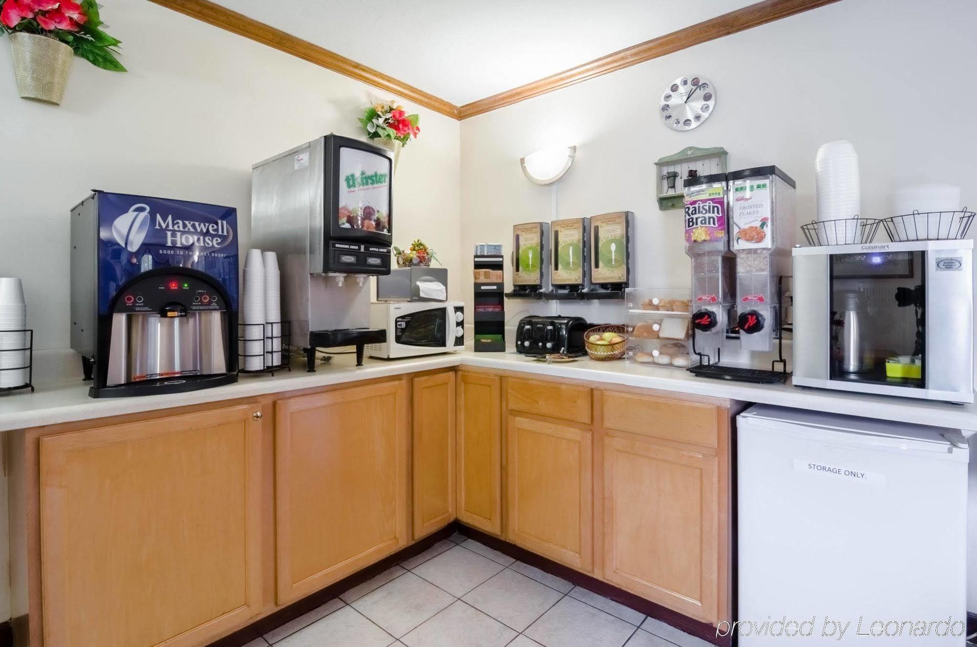 Econo Lodge Colonial Вильямсбург Экстерьер фото