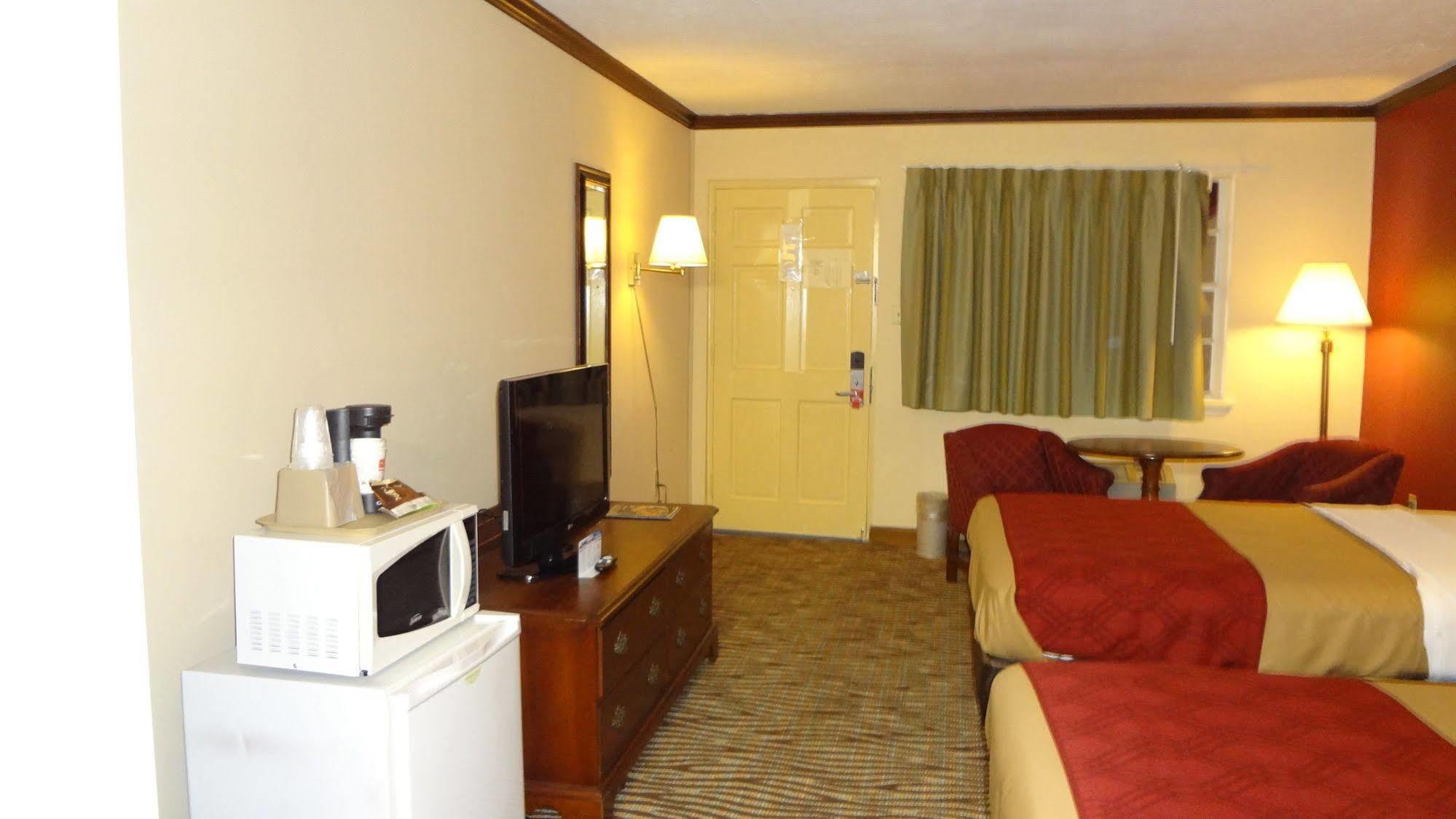 Econo Lodge Colonial Вильямсбург Экстерьер фото