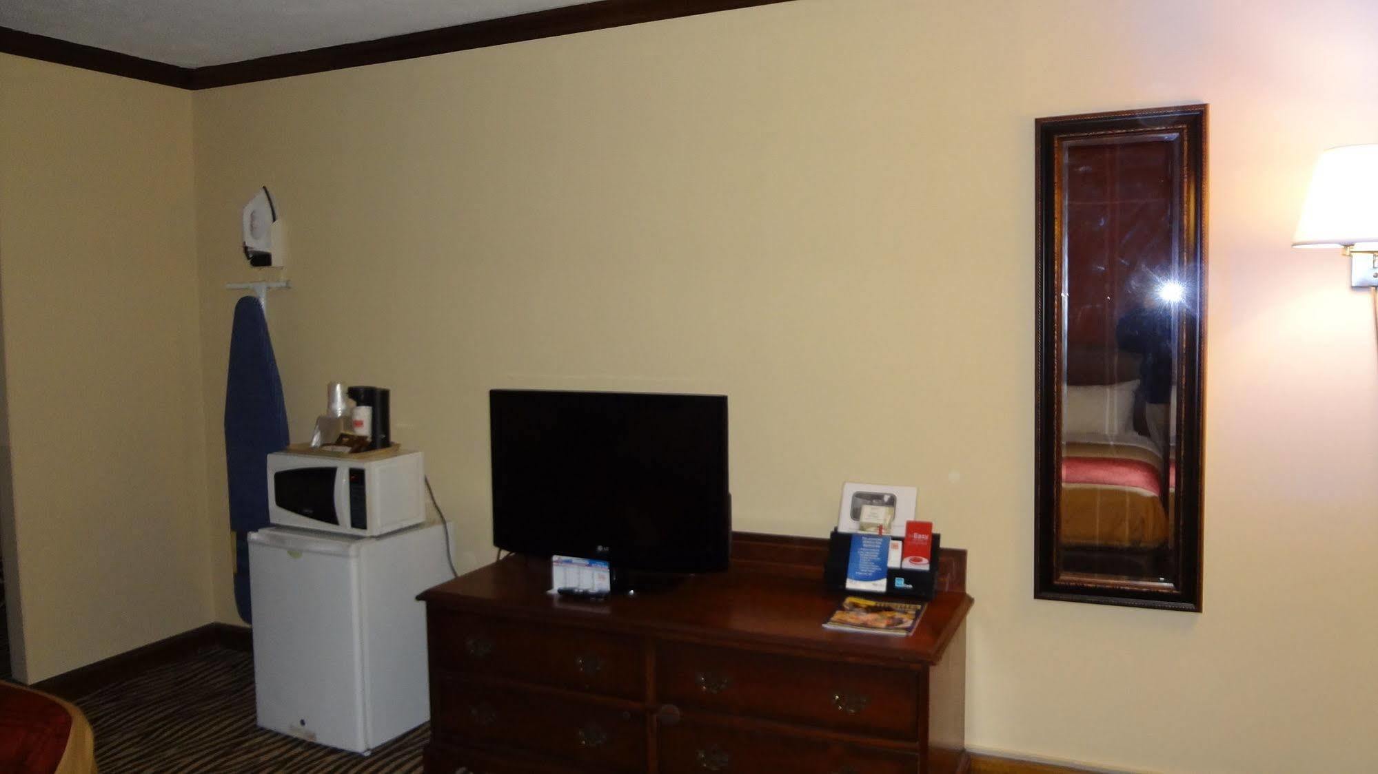 Econo Lodge Colonial Вильямсбург Экстерьер фото