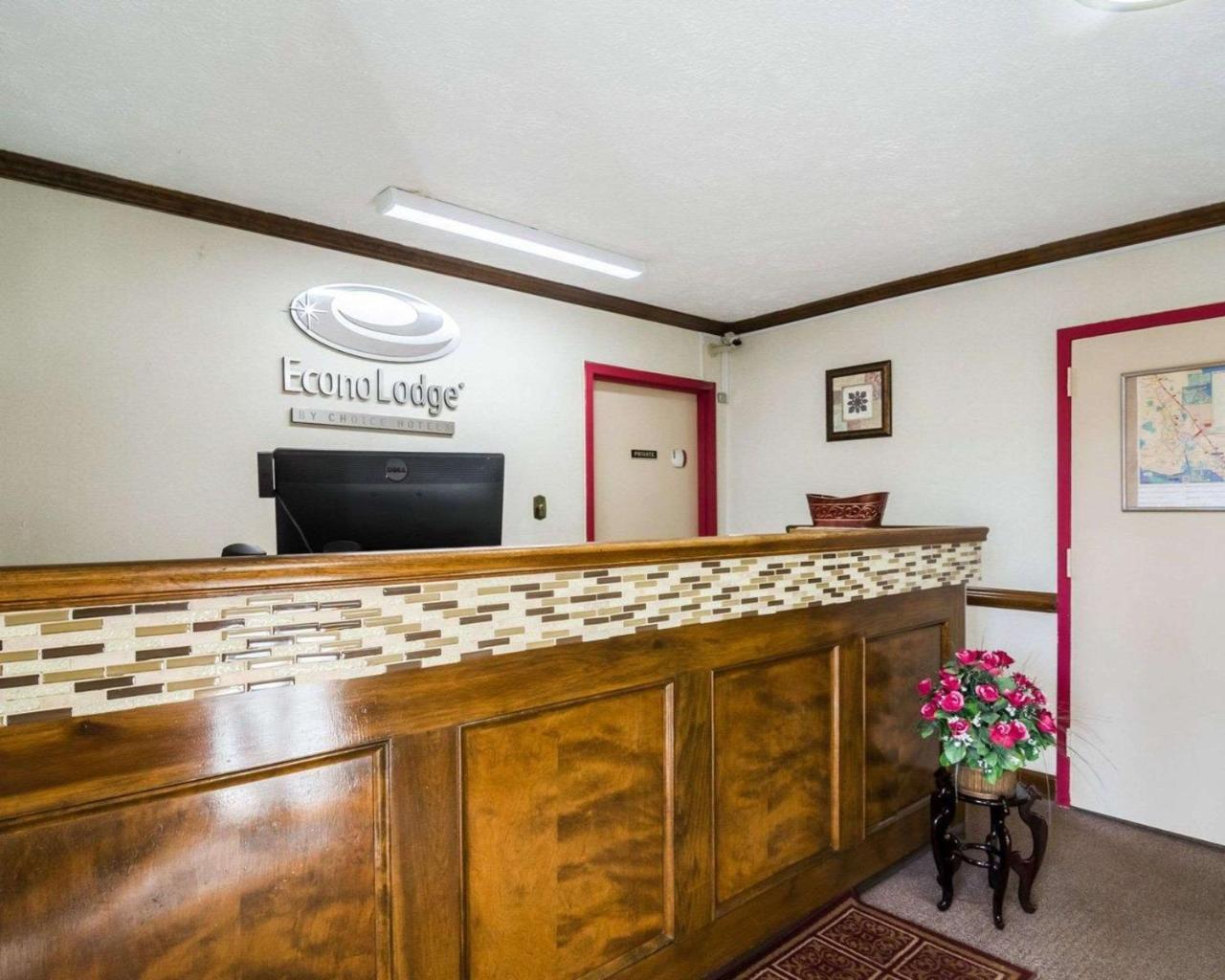 Econo Lodge Colonial Вильямсбург Экстерьер фото